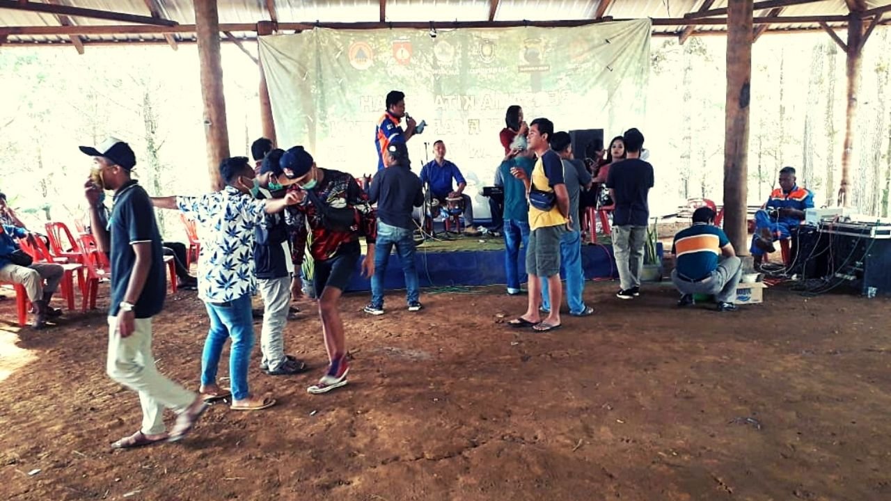 Pertunjukan Orkes Di Bukit Besek